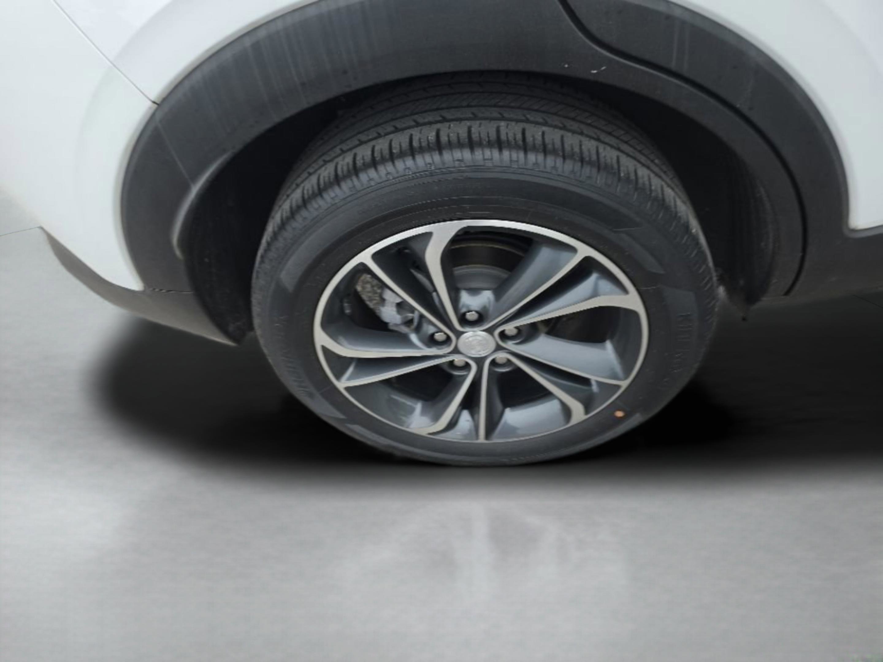 Used 2022 Summit White Buick Select image 16