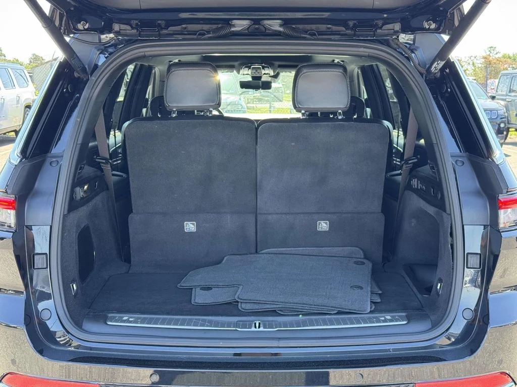 Used 2023 Black Jeep Overland image 29