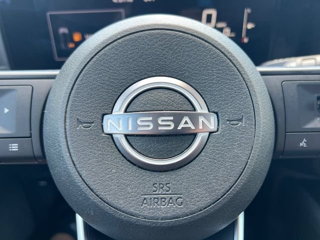 Used 2025 Blue Nissan SV image 5