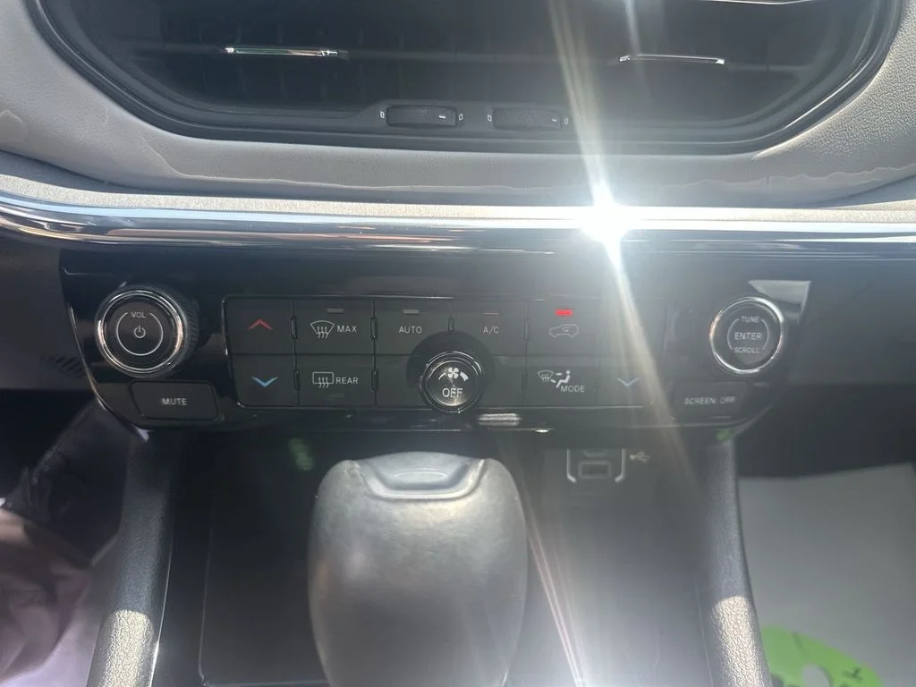 Used 2022 Silver Jeep Limited image 26