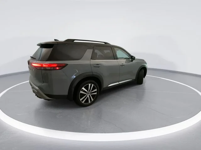 Used 2024 Gray Nissan Platinum image 8