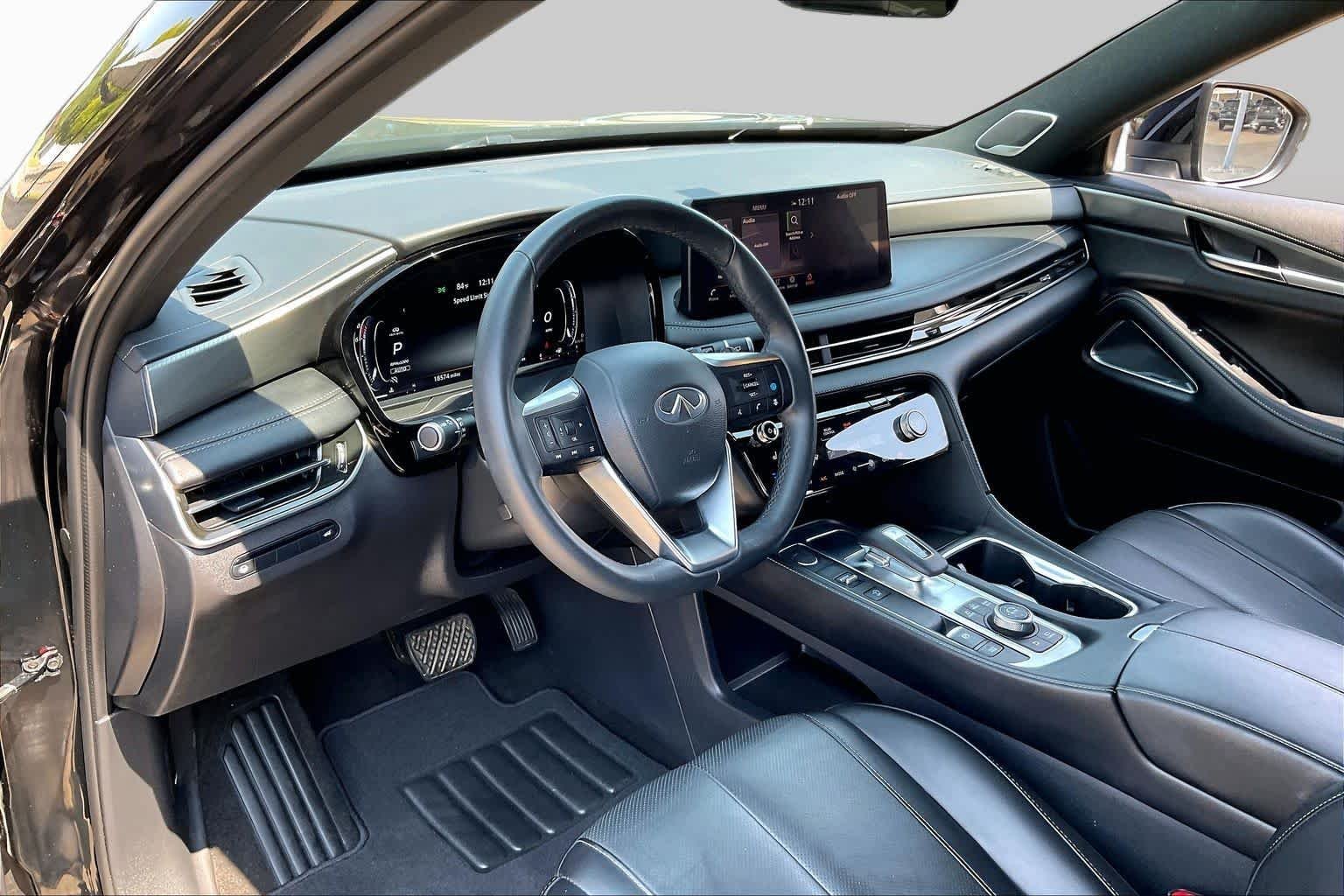 Used 2025 Mineral Black INFINITI LUXE image 16