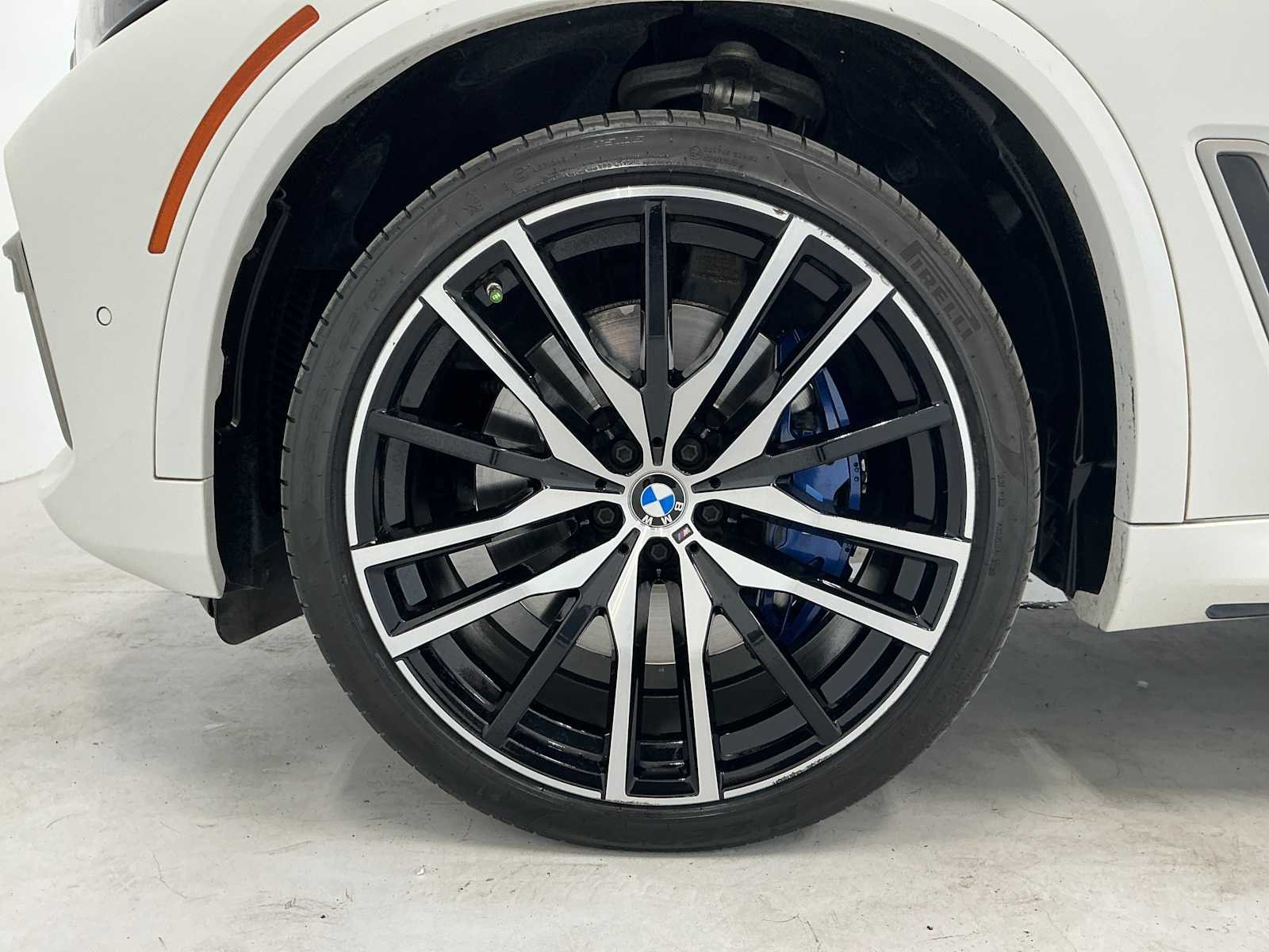 Used 2021 Alpine White BMW M50i image 9
