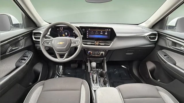 Used 2025 Summit White Chevrolet LT image 16
