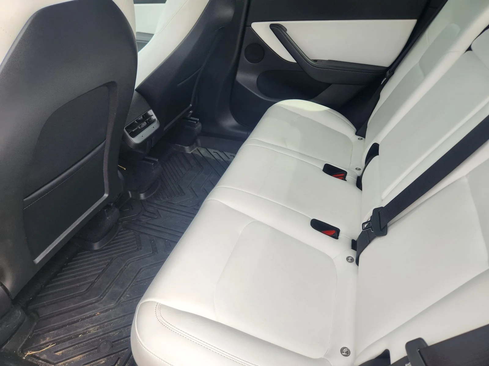 Used 2022 White Tesla Long Range image 29