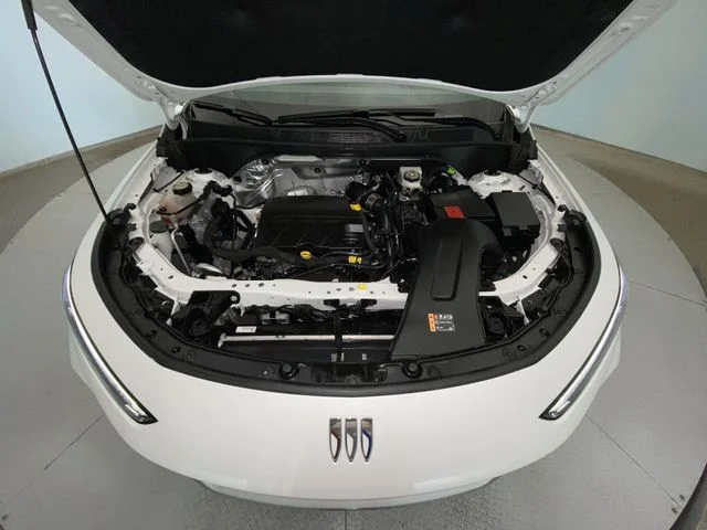 Used 2024 White Buick Avenir image 25
