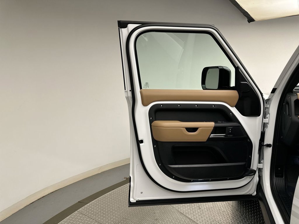 New 2026 Fuji White Land Rover X-Dynamic SE image 9
