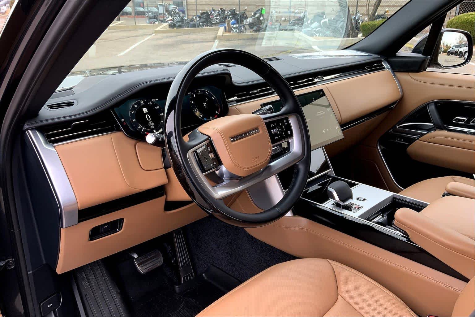 New 2025 Carpathian Grey Land Rover SE image 8