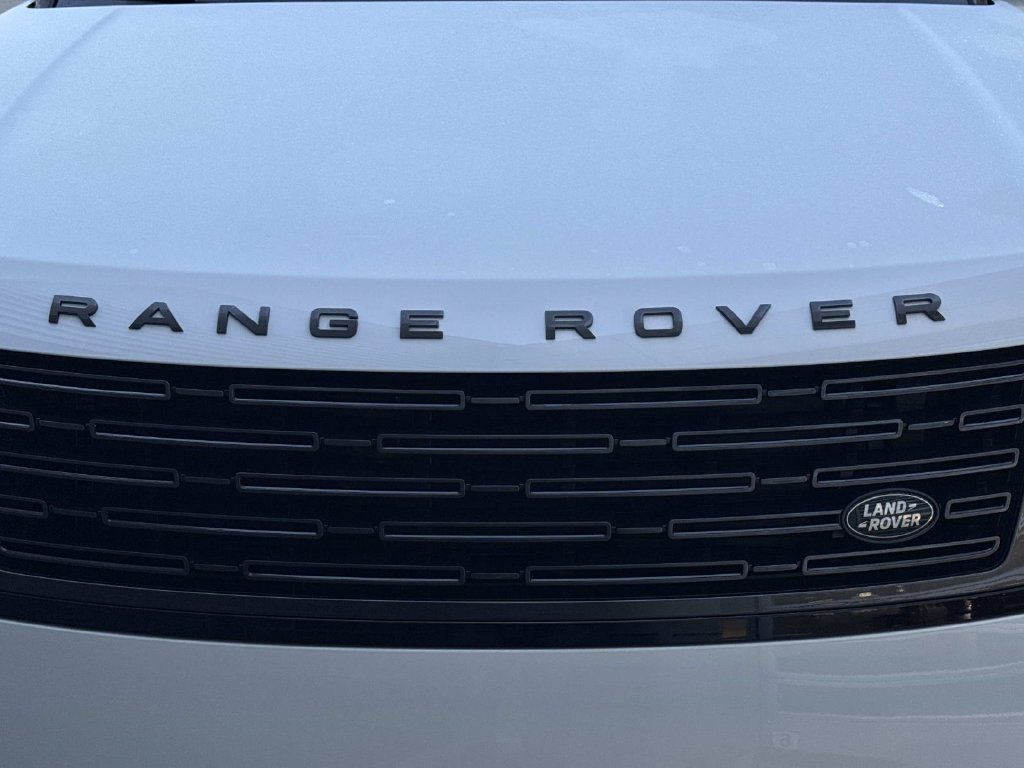 New 2027 Fuji White LAND ROVER  image 11
