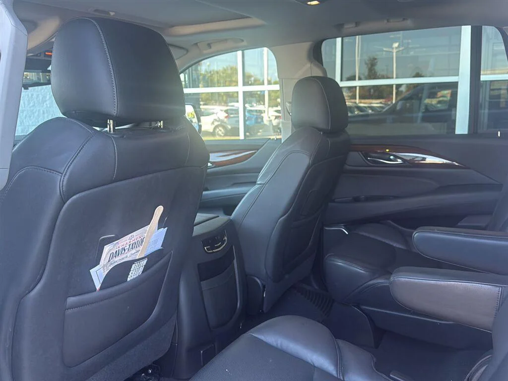 Used 2019 CRYSTAL WHITE TRICOAT Cadillac Luxury image 5