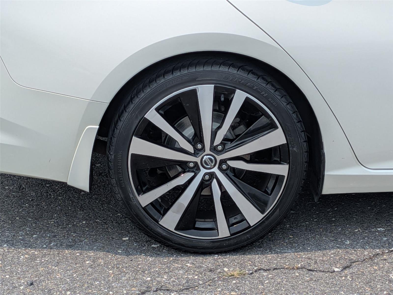 Used 2020 Pearl White Tricoat Nissan 2.5 SR image 9