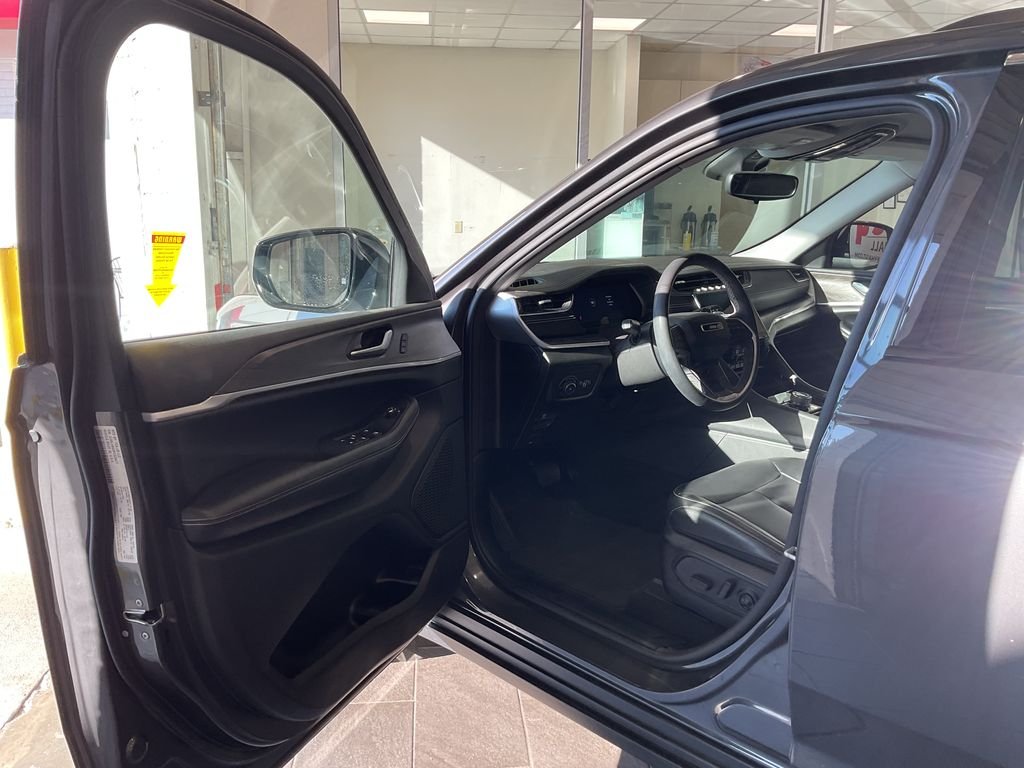 Used 2023 Gray Jeep Limited image 12