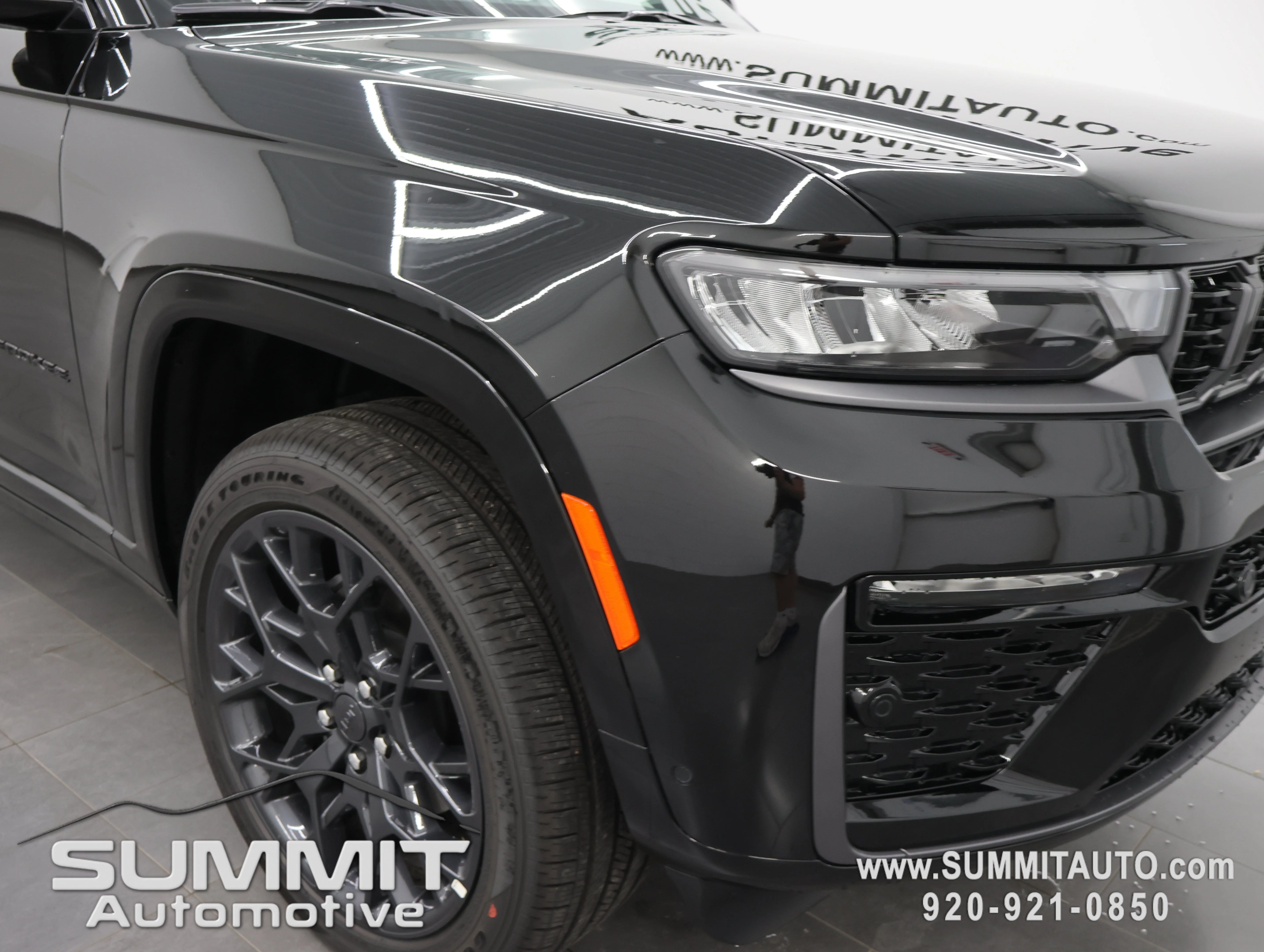 New 2026 Diamond Black Crystal Pearl-Coat Exterior Paint Jeep Summit image 28