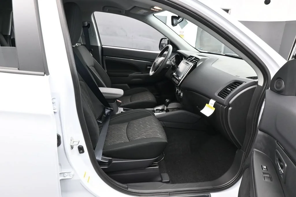 New 2027 White Diamond Mitsubishi 2.0 ES 2WD image 35