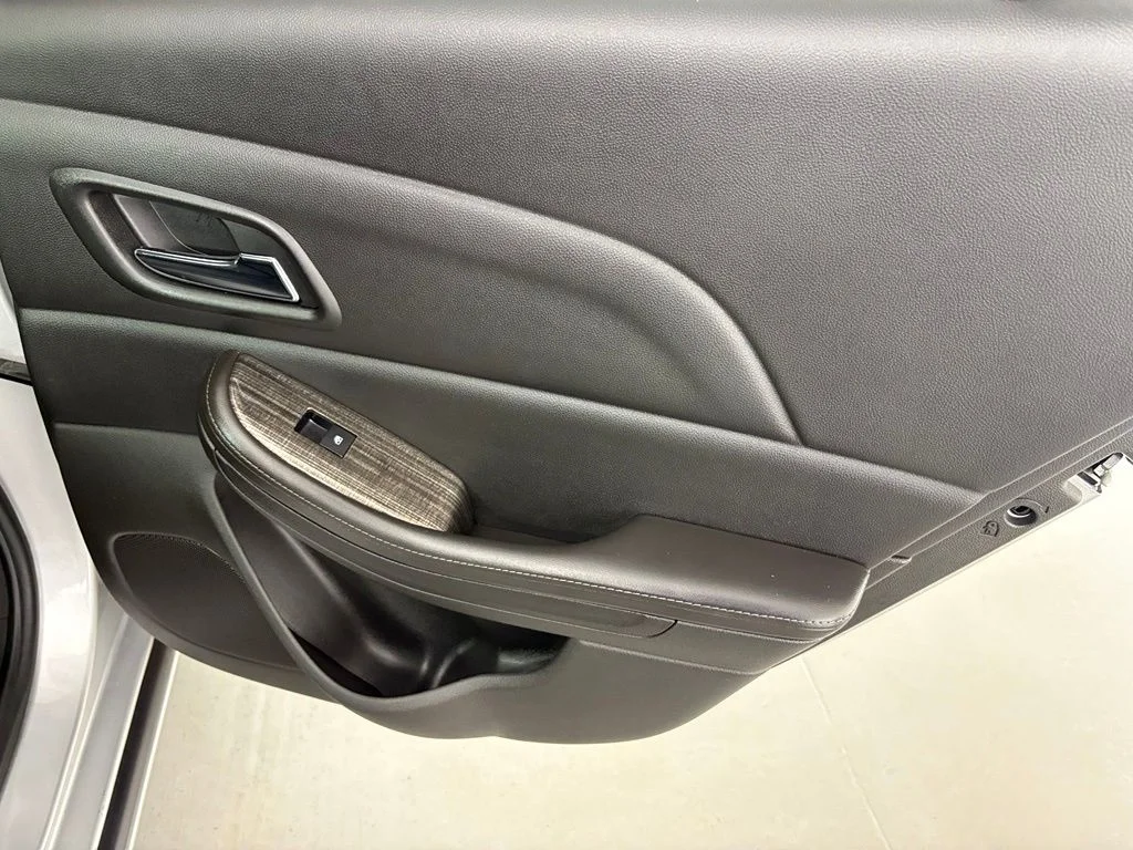 Used 2015 Silver Chevrolet LT image 36
