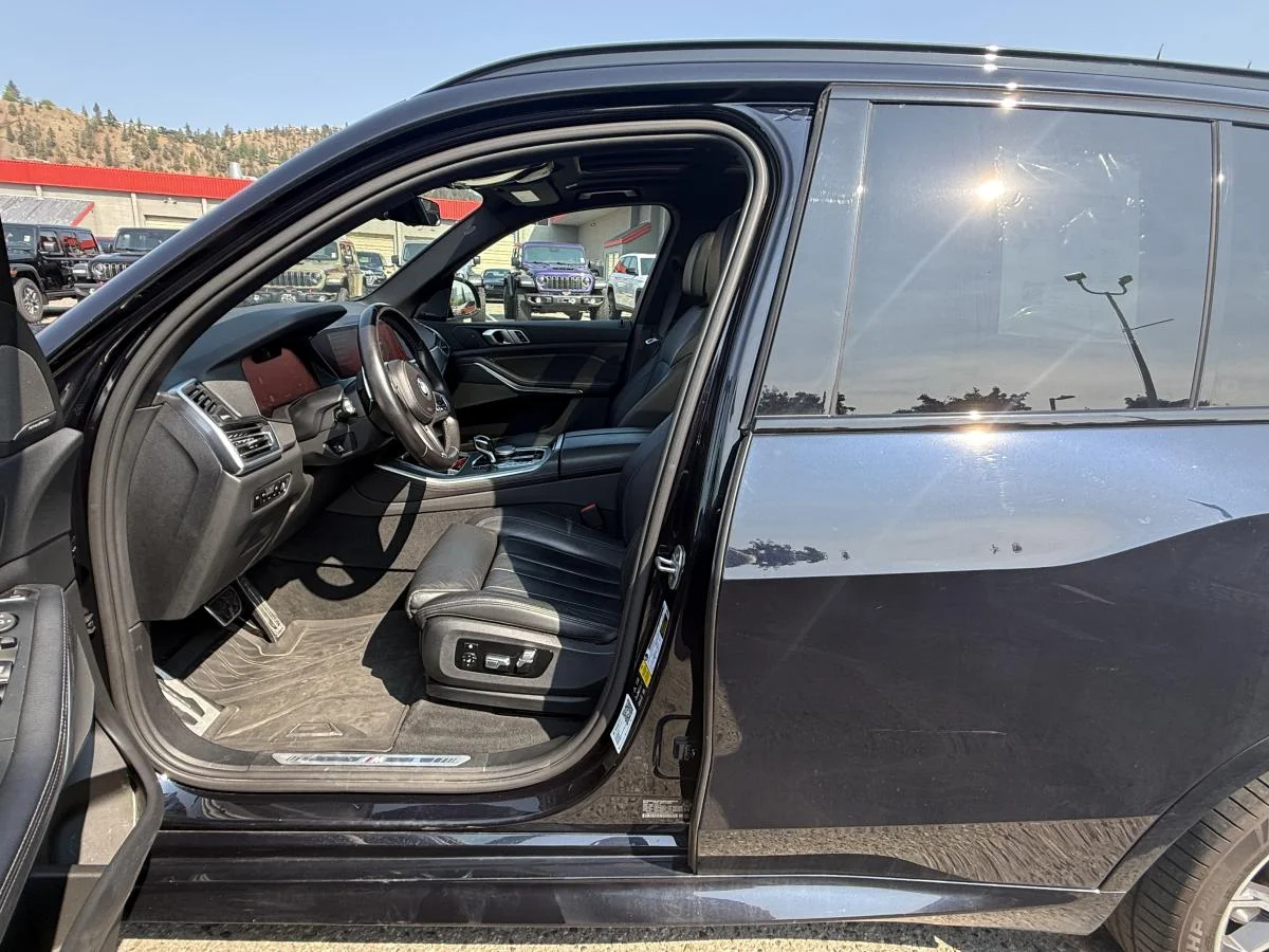 Used 2019 Black BMW xDrive50i Sports Activity Vehicle image 13