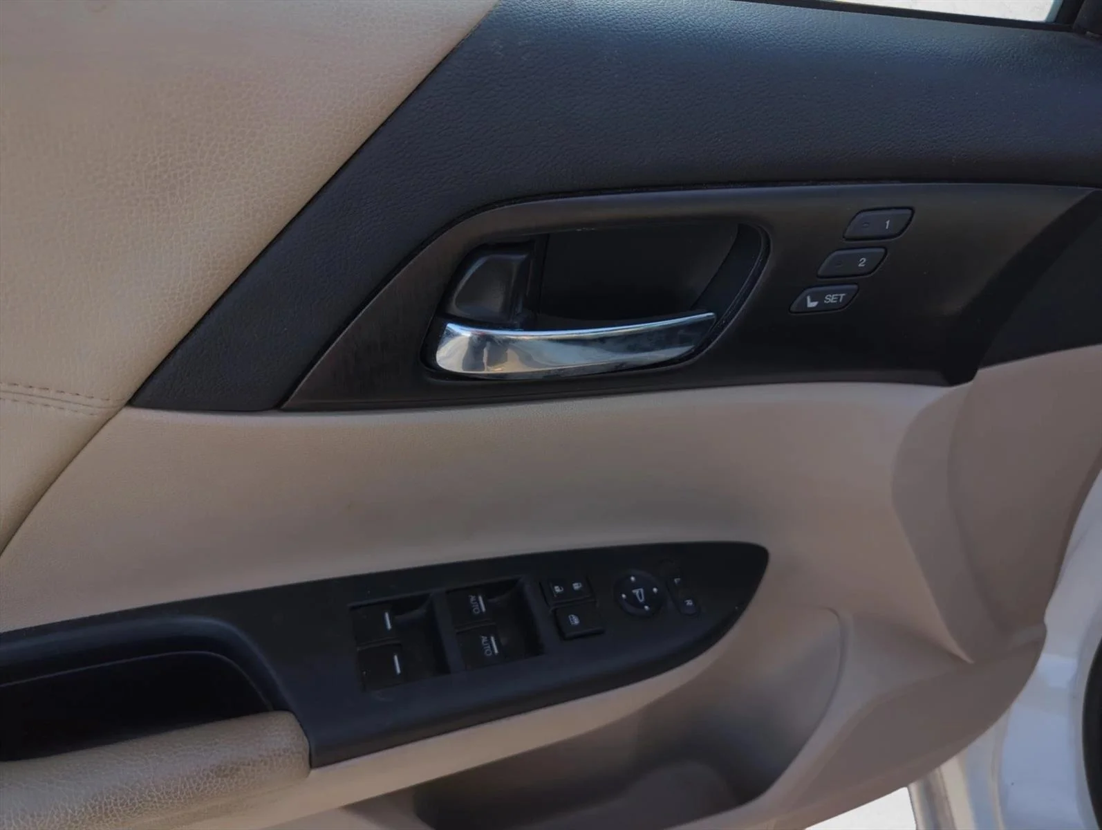 Used 2015 White Honda EX-L image 10
