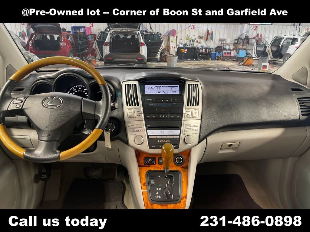 Used 2009  Lexus 350 image 17
