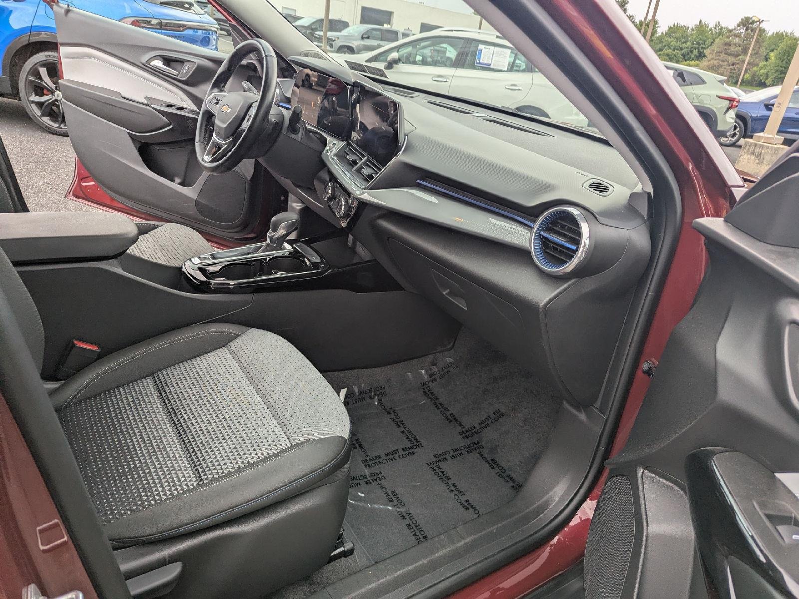 Used 2025 Crimson Metallic Chevrolet LT image 30