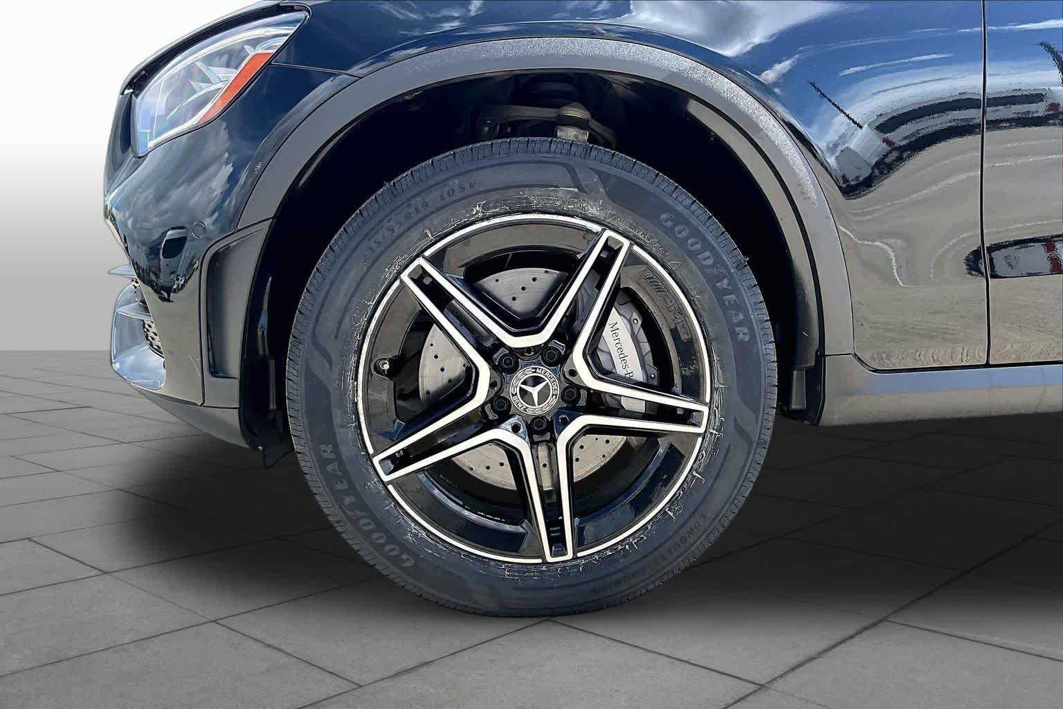 Used 2022 Black Mercedes-Benz GLC 300 image 11