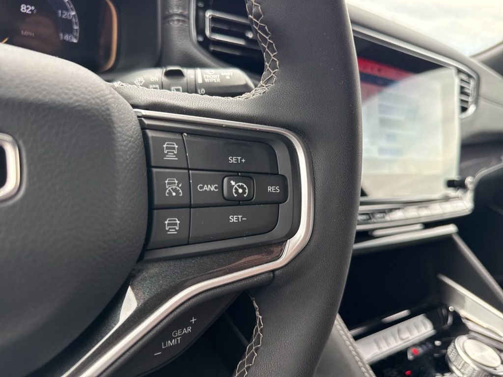Used 2024 Black Jeep Base image 20