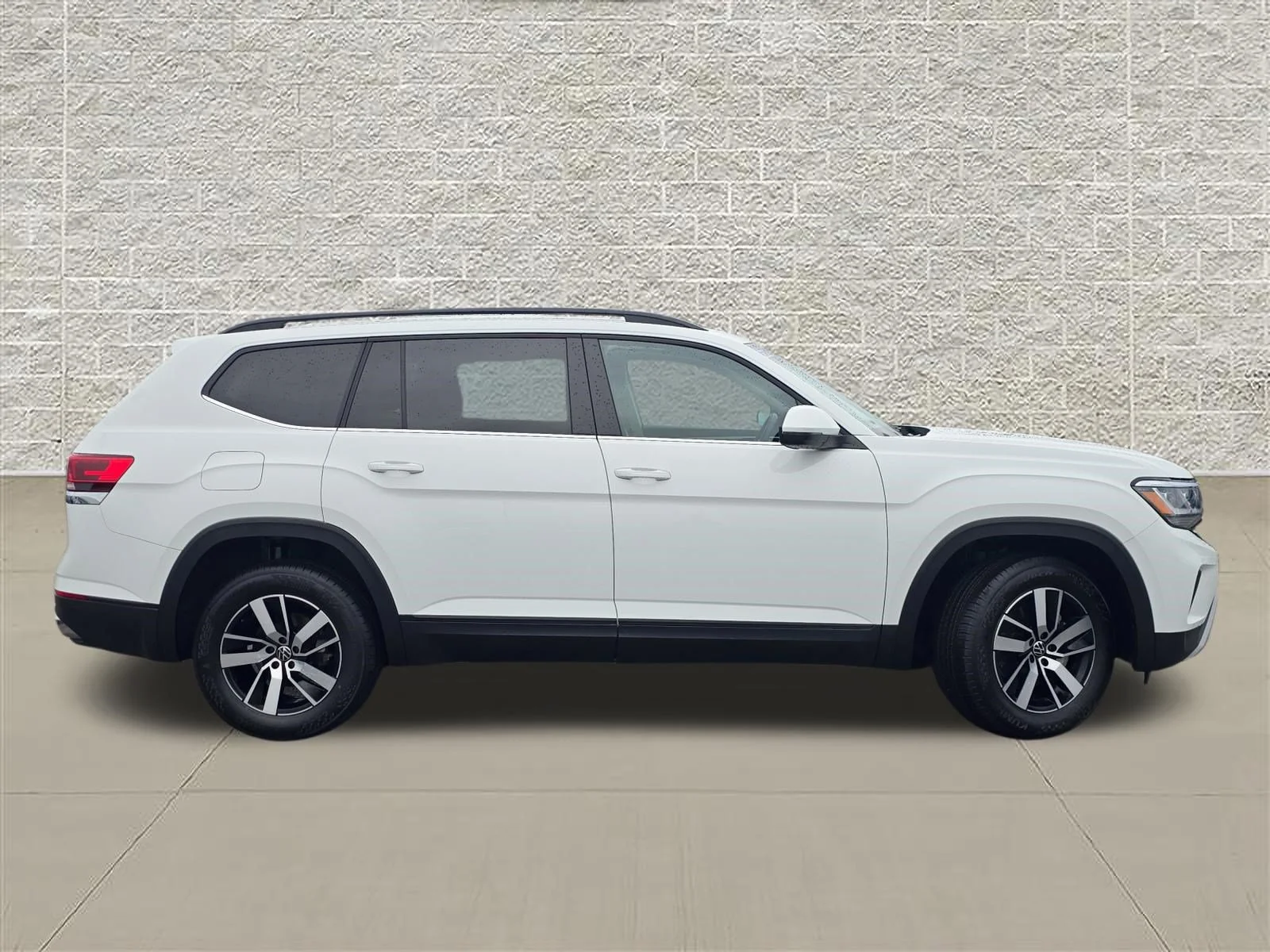 Certified Used 2022 Pure White Volkswagen 2.0T SE image 8