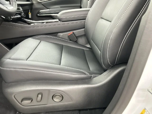 New 2027 Summit White Chevrolet LT image 22