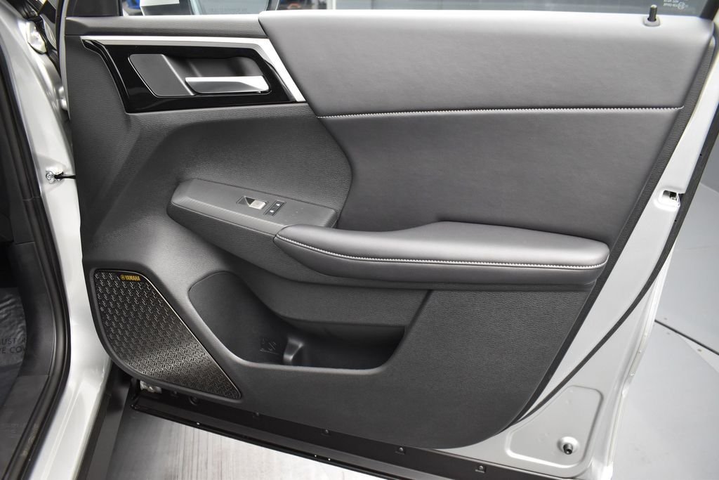 New 2026 Silver Mitsubishi SE image 15