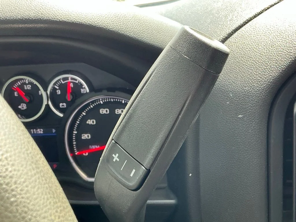 Used 2022 Silver Chevrolet Custom image 41