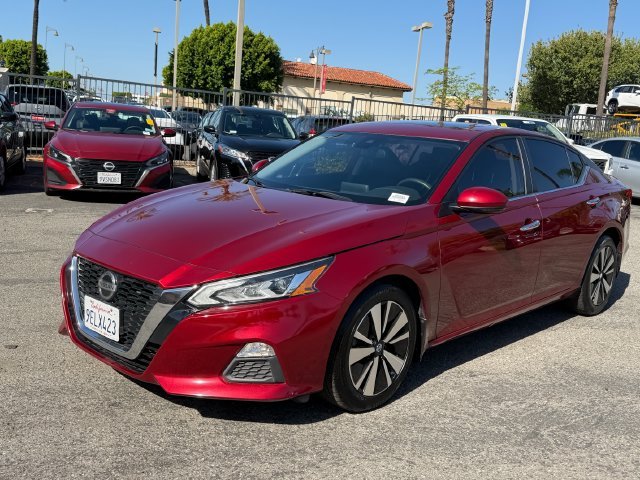 Used 2022 Red Nissan 2.5 SV image 3
