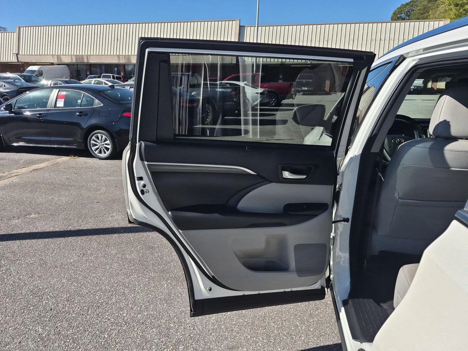Used 2018 Blizzard Pearl Toyota Limited image 31