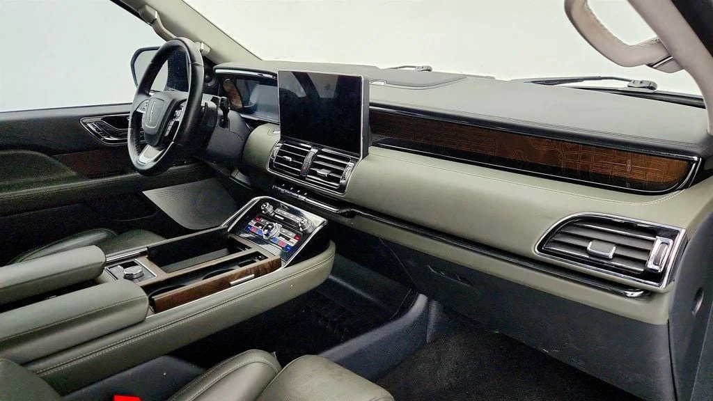 Used 2024 Pristine White Metallic Tri-Coat Lincoln Black Label 4x4 image 28