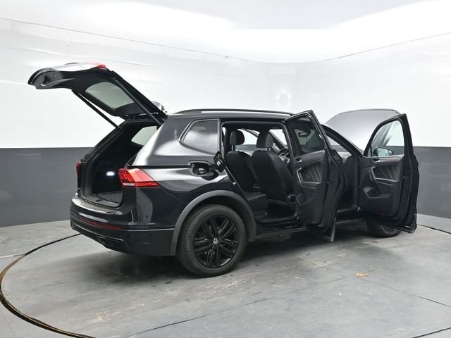Used 2022 Black Volkswagen 2.0T SE R-Line Black image 39