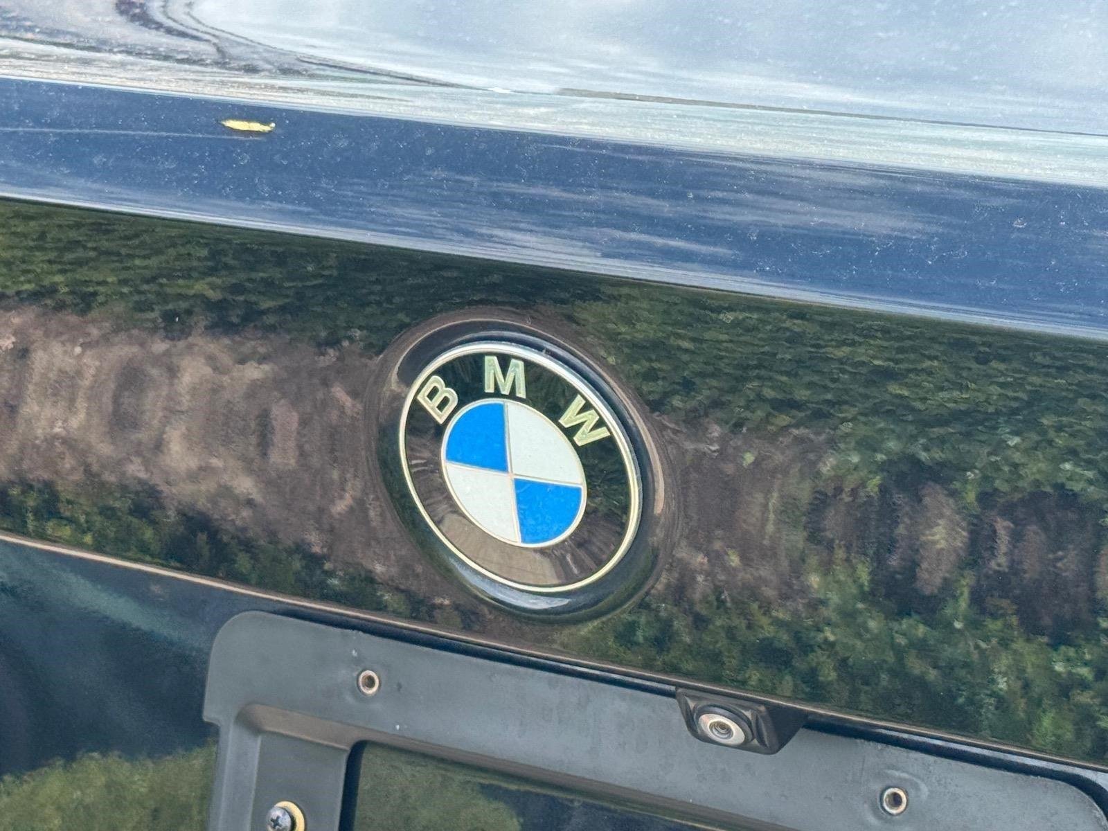 Used 2020 Black Sapphire Metallic BMW 330i image 11