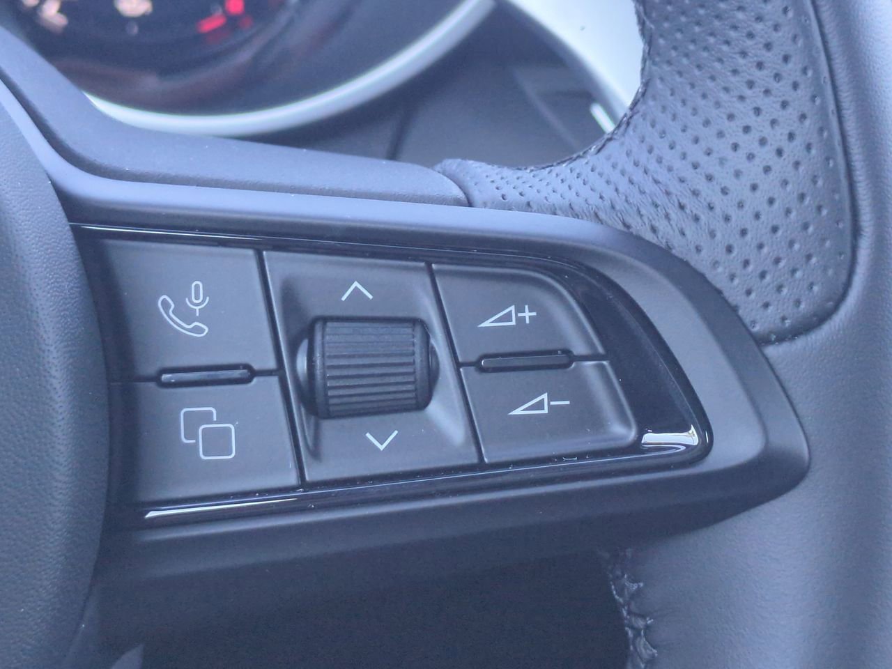 2025 Alfa Romeo Stelvio Base - Photo 25