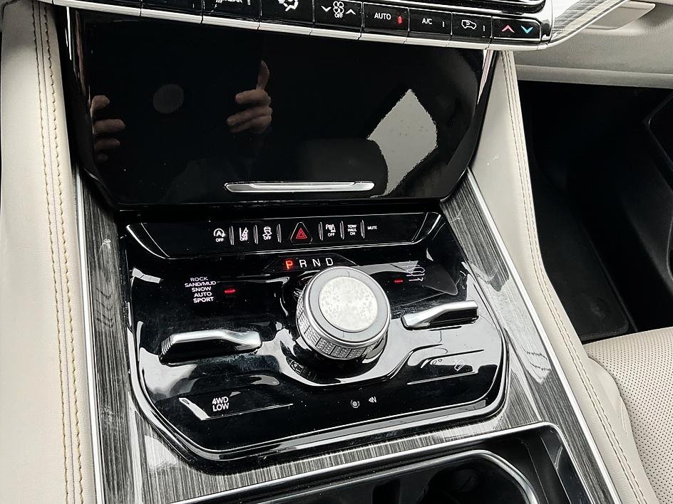 2022 Jeep Wagoneer Series III - Photo 21