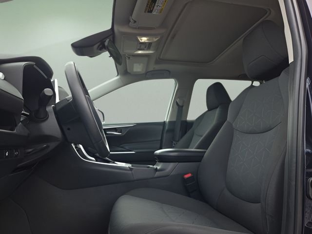 Used 2023  Toyota XLE image 9