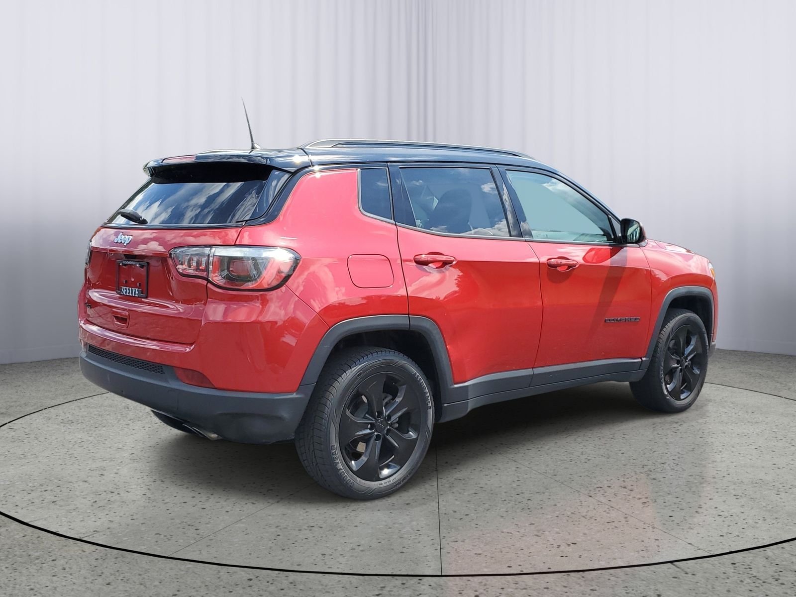 Certified Used 2018 Red Jeep Latitude image 4