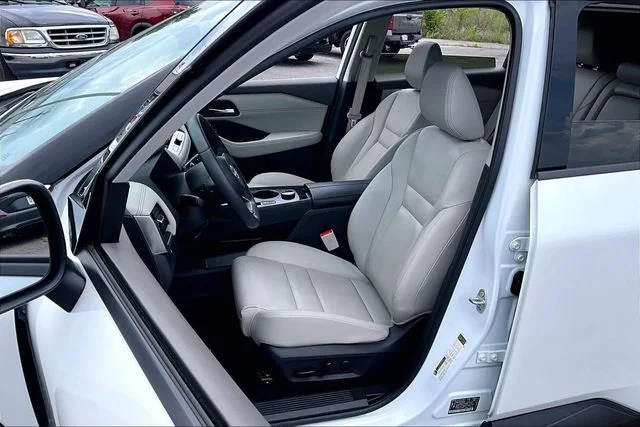 Certified Used 2024 White Nissan SL image 18