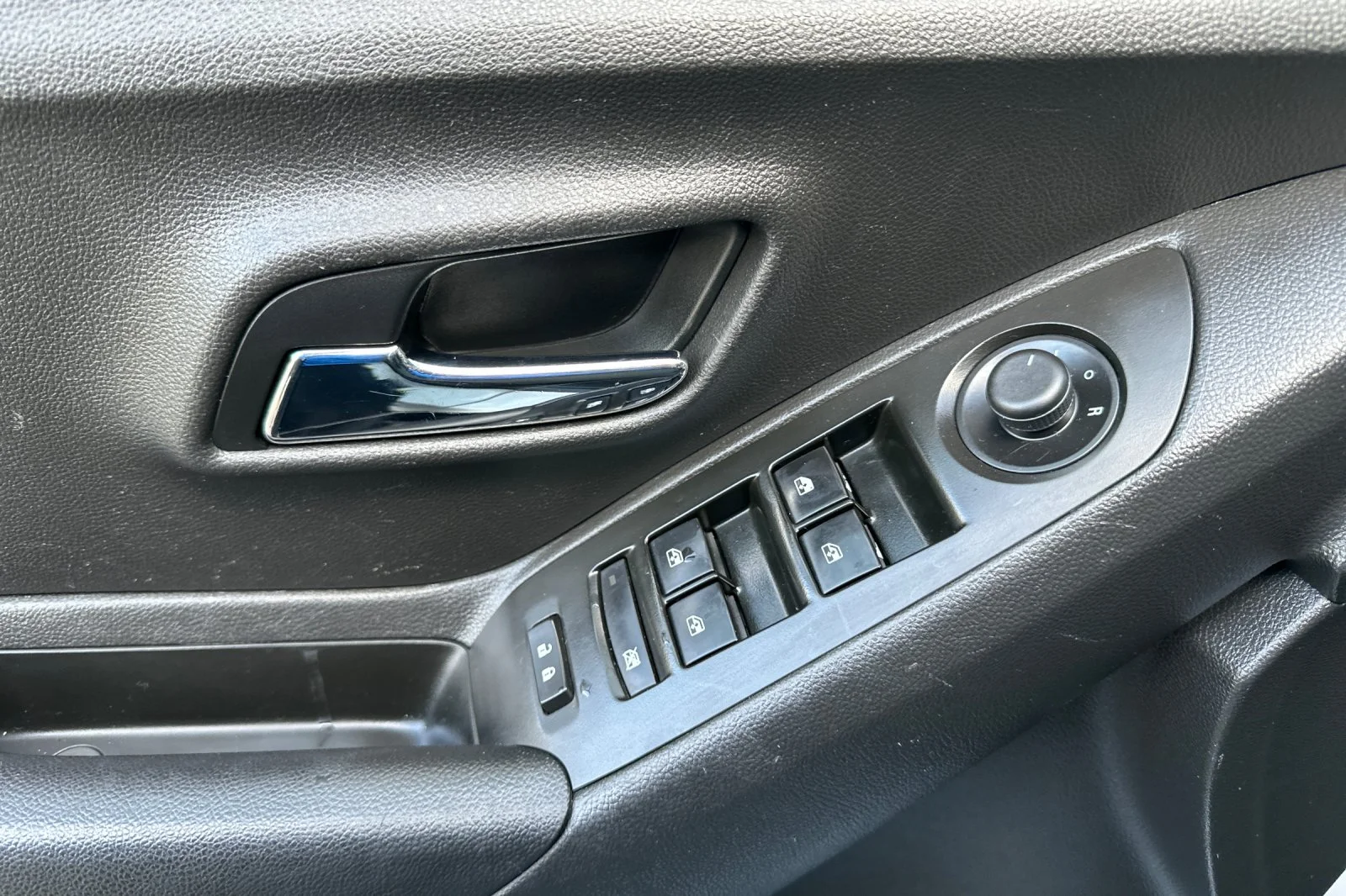 Used 2021 White Chevrolet LS image 10