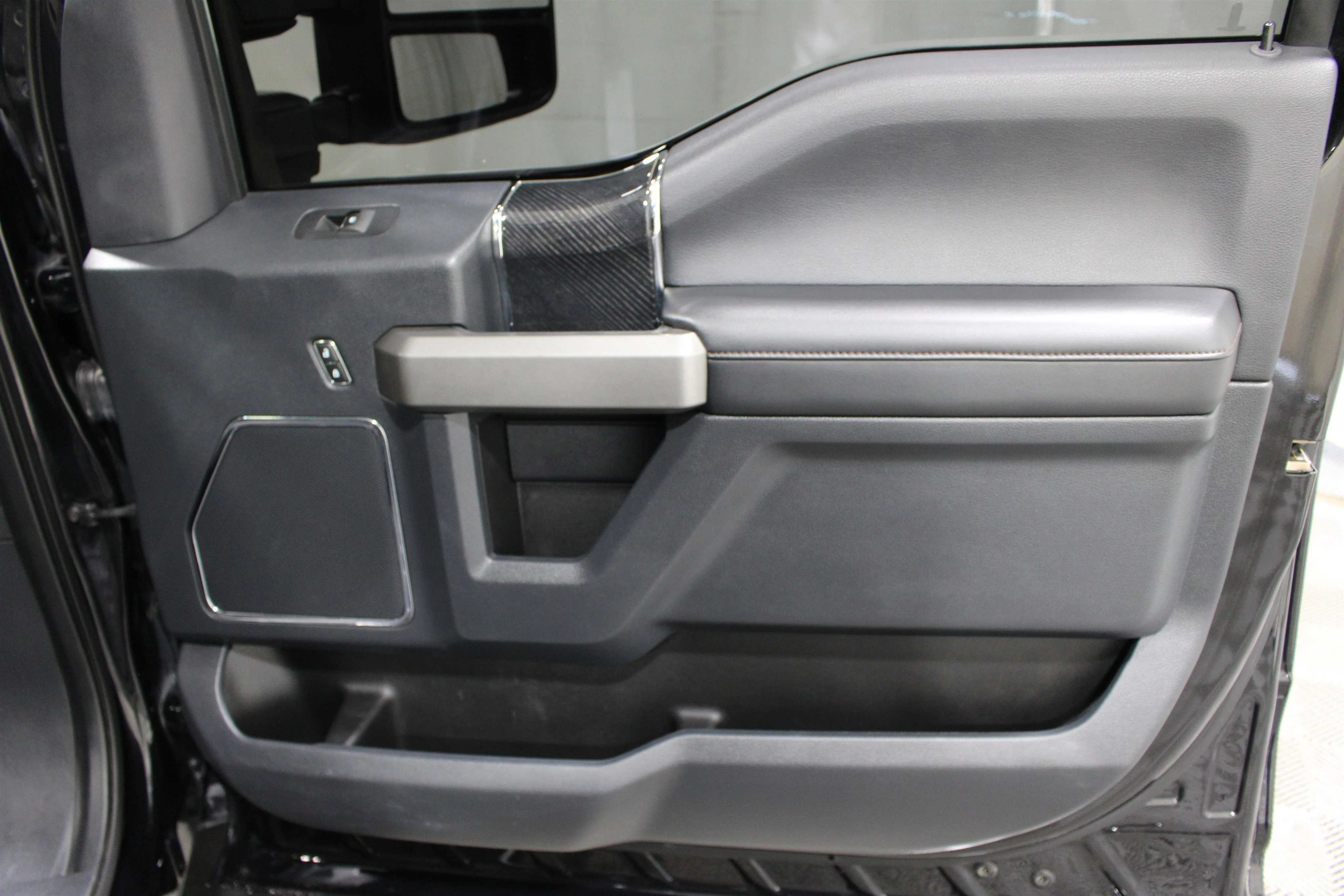 2022 Ford F-350 Super Duty Platinum - Photo 29