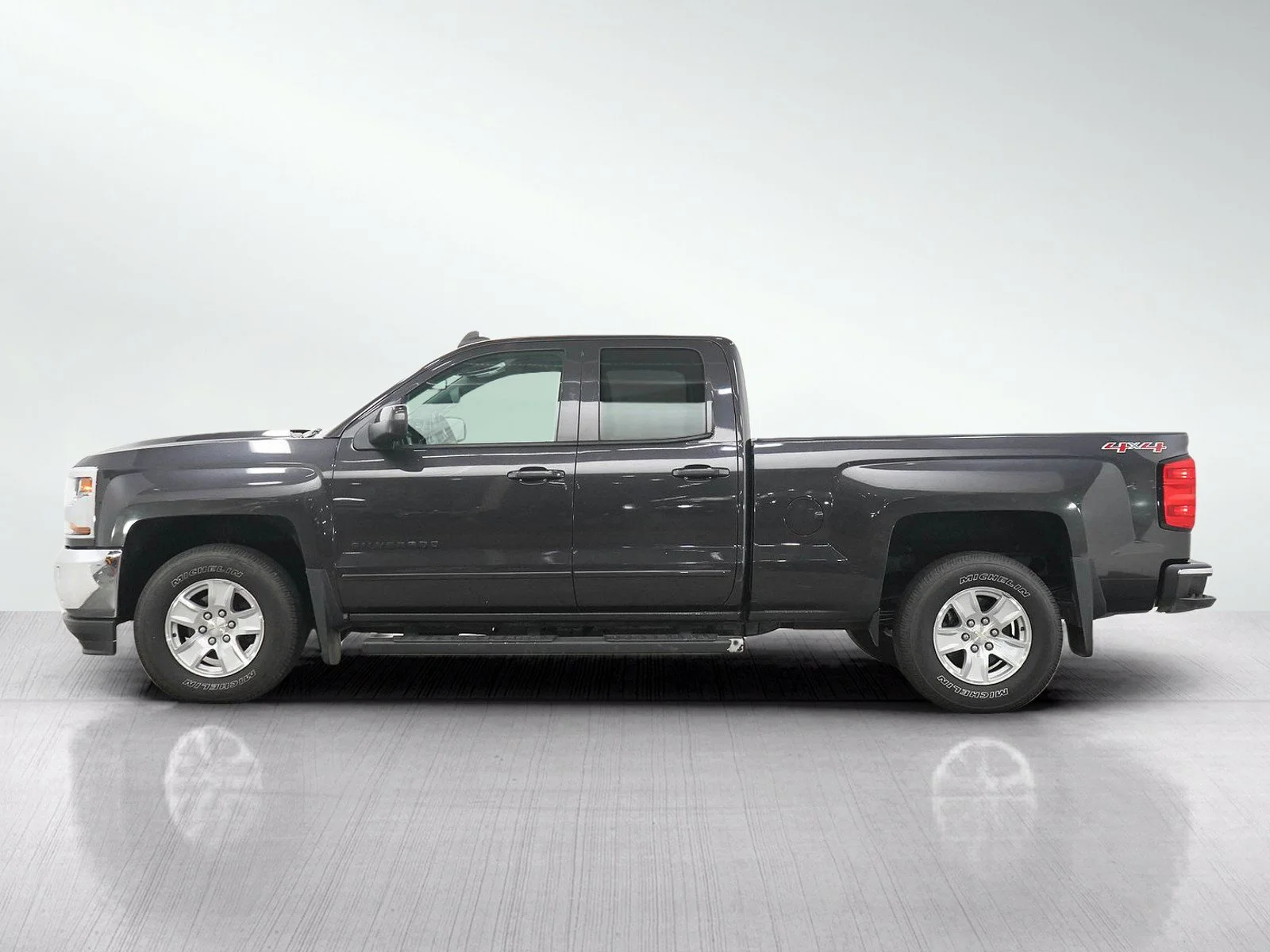 Used 2016 Chevrolet Silverado 1500 LT with VIN 1GCVKREH4GZ348280 for sale in Burnsville, Minnesota