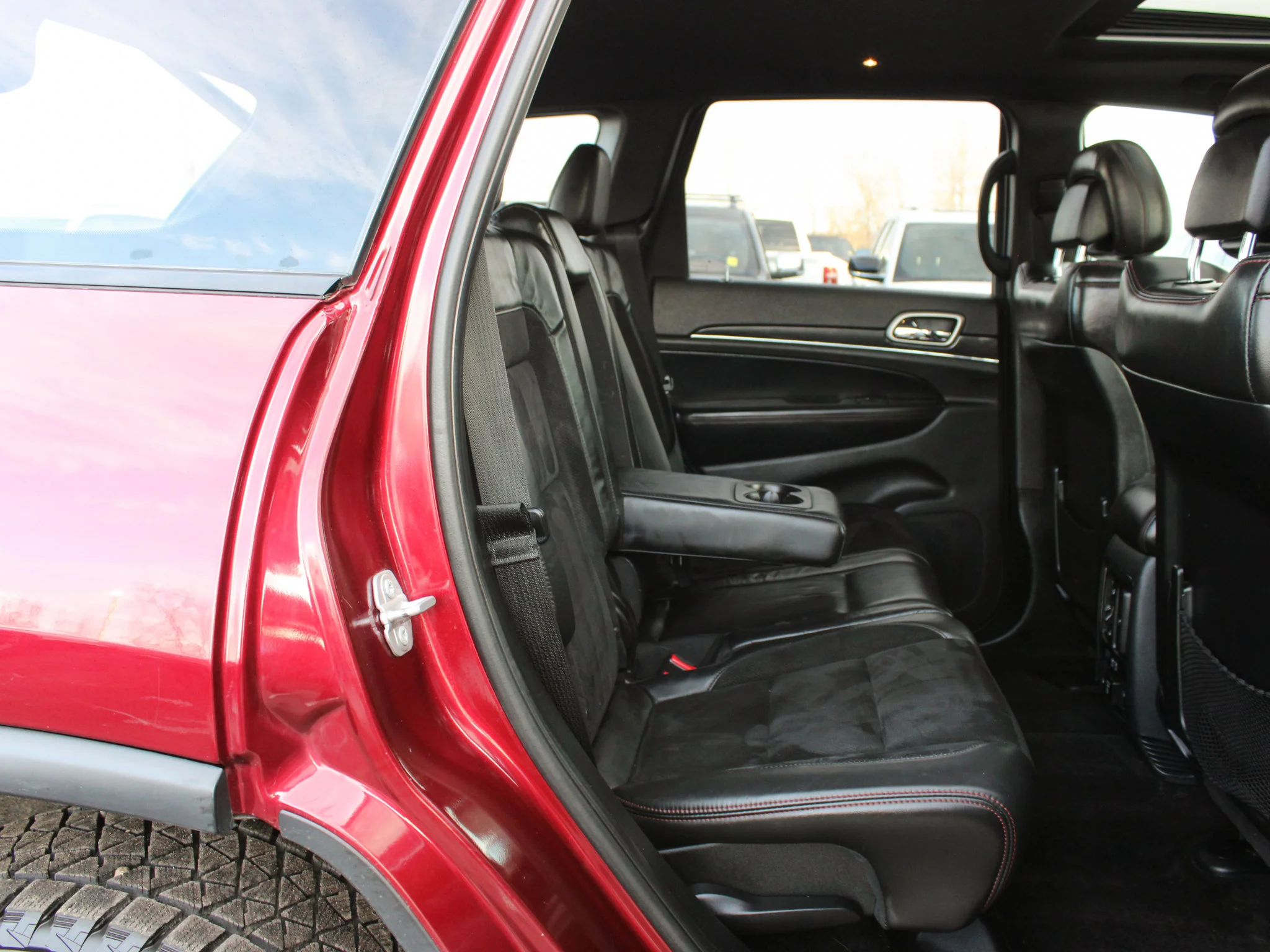 Used 2018 Red Jeep Trailhawk * V6 | Winter Tires | Heated/Vented Seats | Apple CarPlay | Navigation image 19