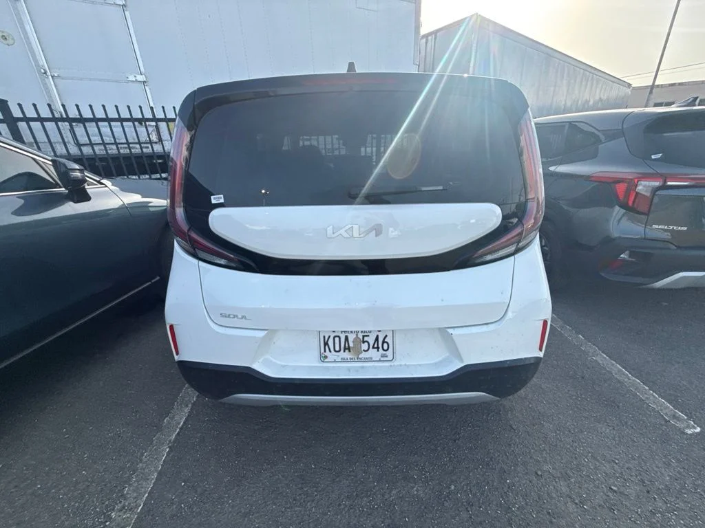 Used 2025 White Kia S image 5
