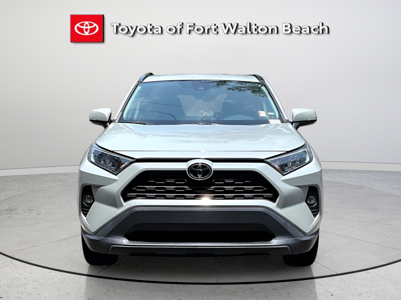Used 2021  Toyota XLE image 3