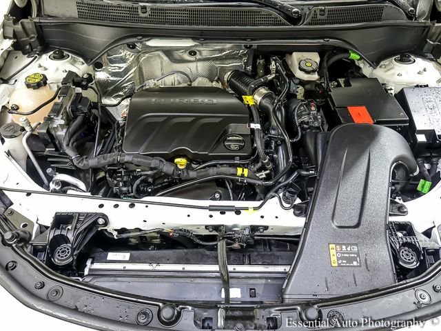 Certified Used 2025 White Frost Tricoat Buick Avenir image 25