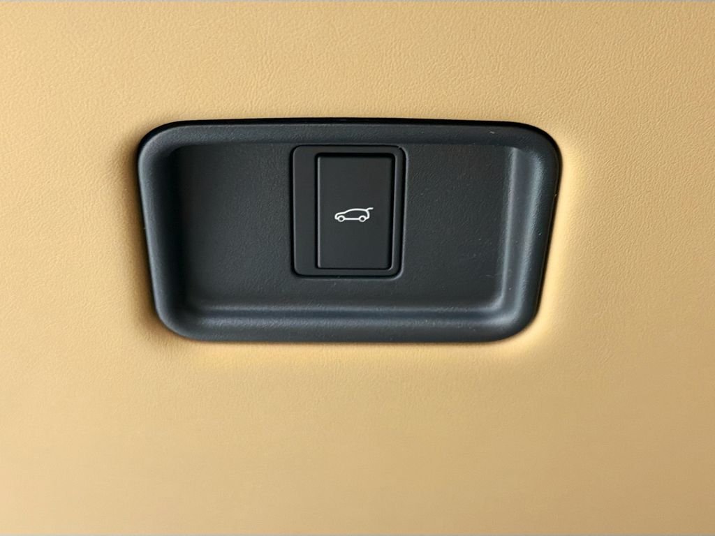 New 2026 Fuji White Land Rover SE image 10