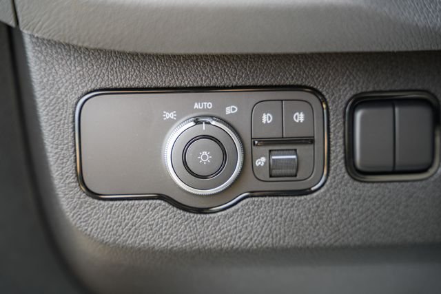 New 2026 Arctic White Mercedes-Benz Crew 144 WB image 39