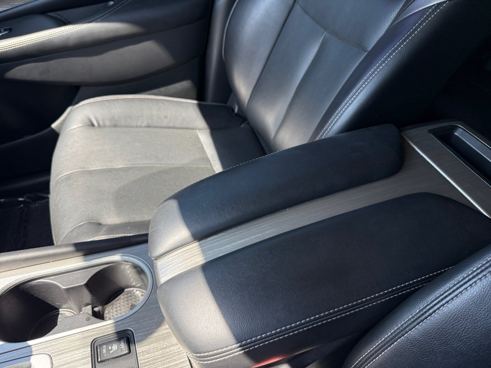 Used 2018 Gun Metallic Nissan SL image 14