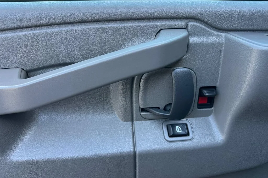 2024 Chevrolet Express Passenger LT - Photo 11